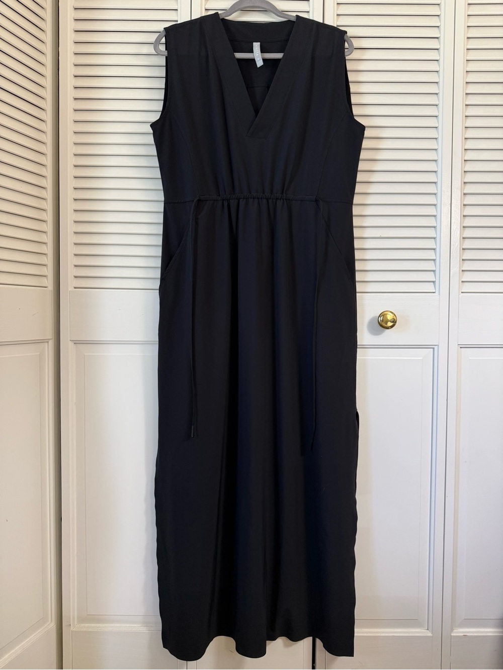 Athleta Marlow Black Sleeveless V-Neck Drawstring Maxi Dress W/ Pockets  Sz M